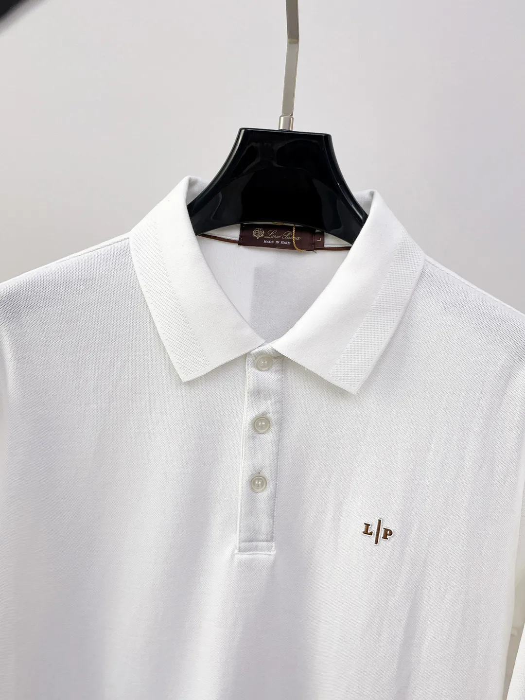 LP New Arrival long-sleeved Polo shirt, original fabric, official Same Style, made of pure cotton pique fabric, custom-made in the same vat, feels very comfortable and smooth, very wide and stylish, produced by factory for first-line brands, imported Behringer embroidery machine, embroidery is full and textured, collar and collar ribs are woven with imported yarn, does not deform after long-term wear, the most New Arrival style in autumn and winter, fashionable and individual Super Versatile and good-looking. It is very suitable for both men and women. It is a must-have for everyone. Size: M-XXXL